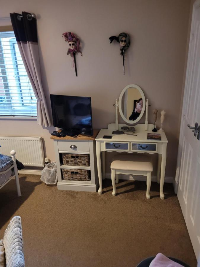Siobhan'S Abode 2 Deluxe Doubles N Large Single No Pets Swindon Exterior photo