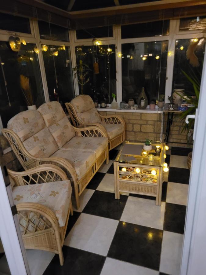 Siobhan'S Abode 2 Deluxe Doubles N Large Single No Pets Swindon Exterior photo